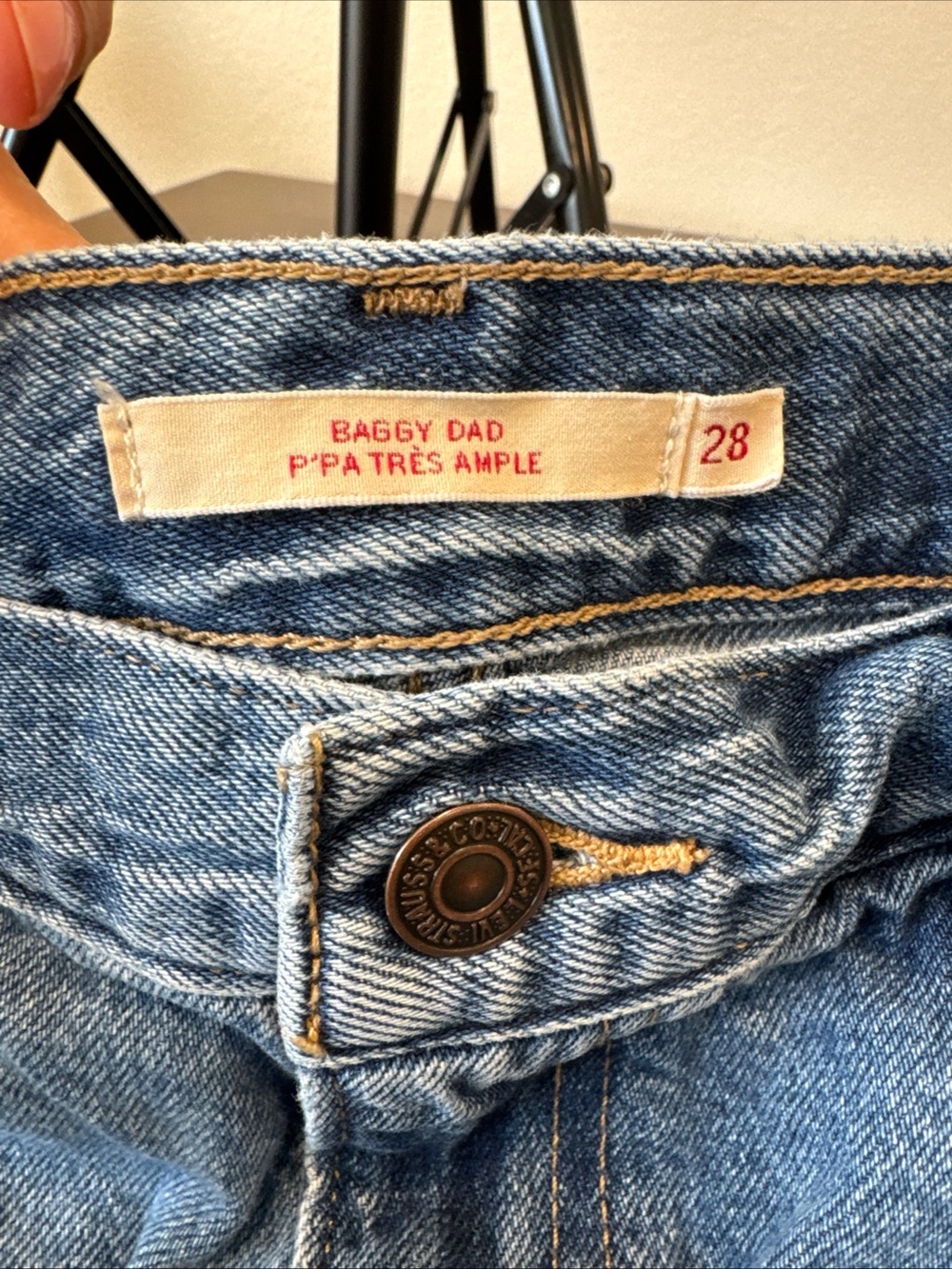 Levi's Baggy Dad Medium Wash Blue Denim Jeans 5-Pocket Women Size 28 - Picture 2 of 11